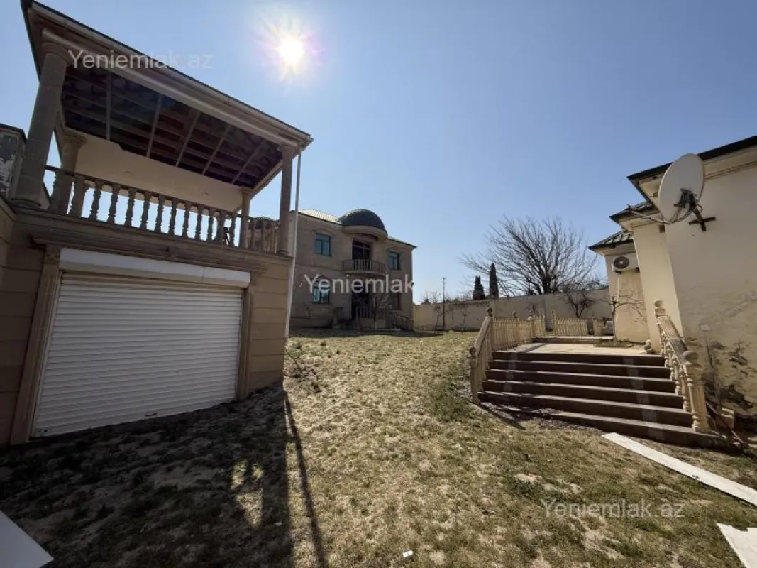 Satılır 5 otaqlı həyət evi 300 m²