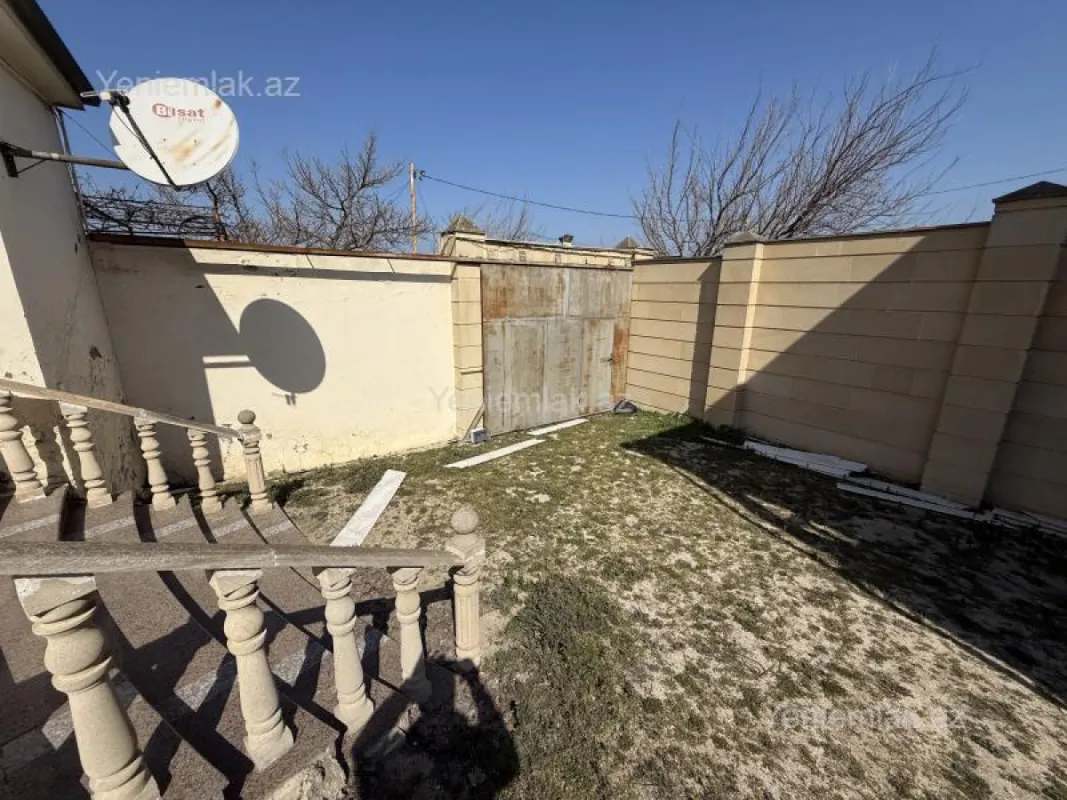 Satılır 5 otaqlı həyət evi 300 m²