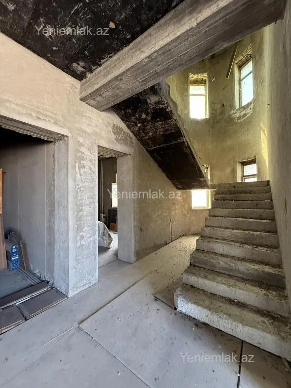 Satılır 5 otaqlı həyət evi 300 m²