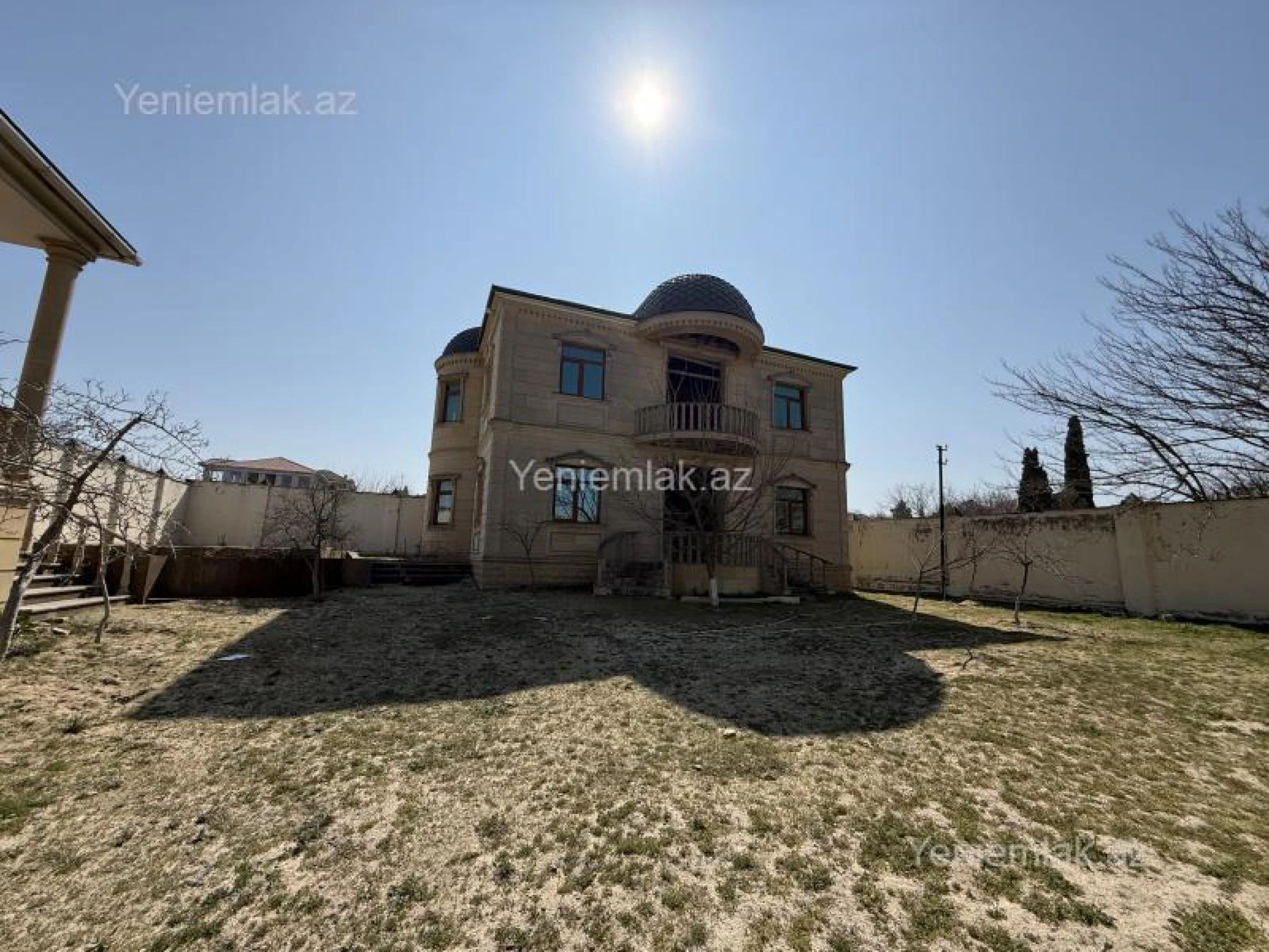 Satılır 5 otaqlı həyət evi 300 m²