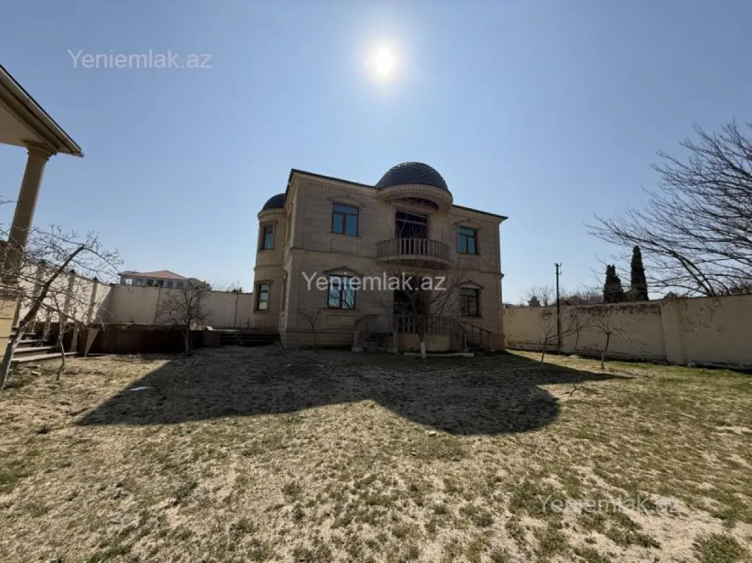 Satılır 5 otaqlı həyət evi 300 m²