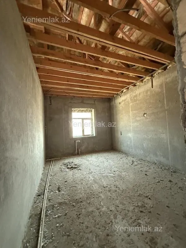 Satılır 5 otaqlı həyət evi 300 m²