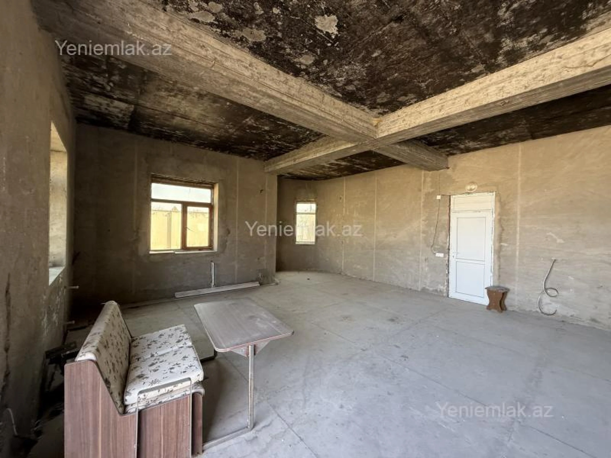 Satılır 5 otaqlı həyət evi 300 m²