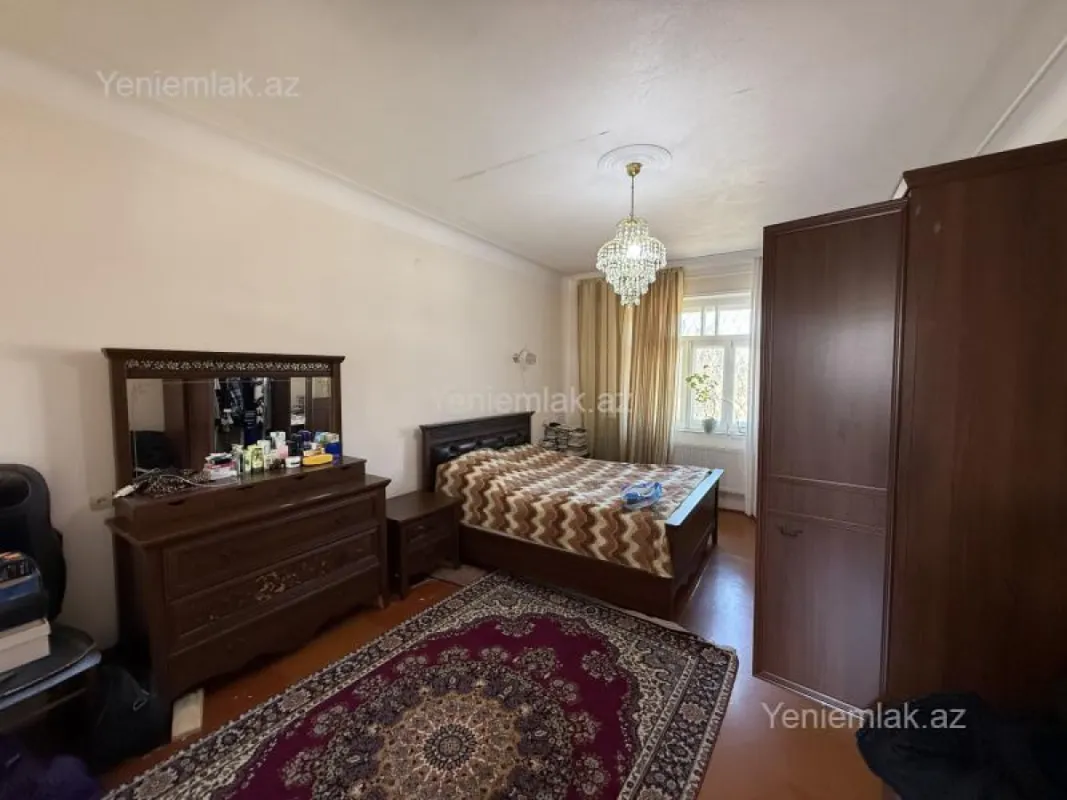 Satılır 5 otaqlı həyət evi 250 m²