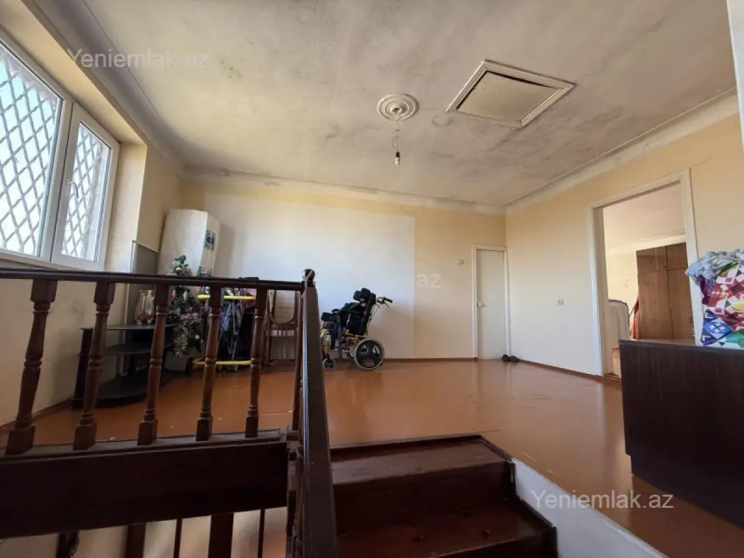 Satılır 5 otaqlı həyət evi 250 m²