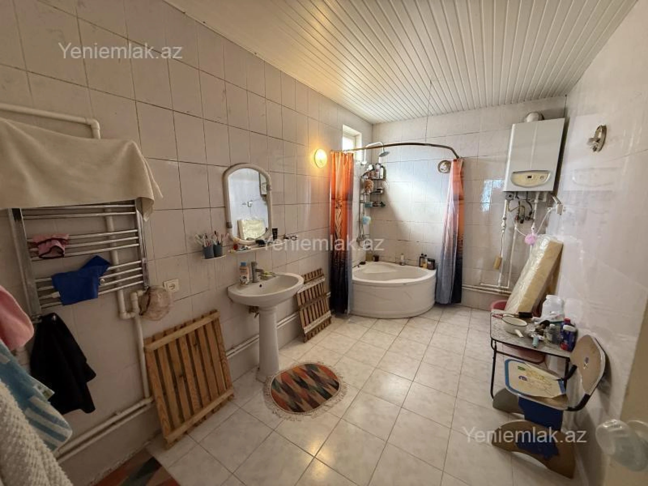 Satılır 5 otaqlı həyət evi 250 m²