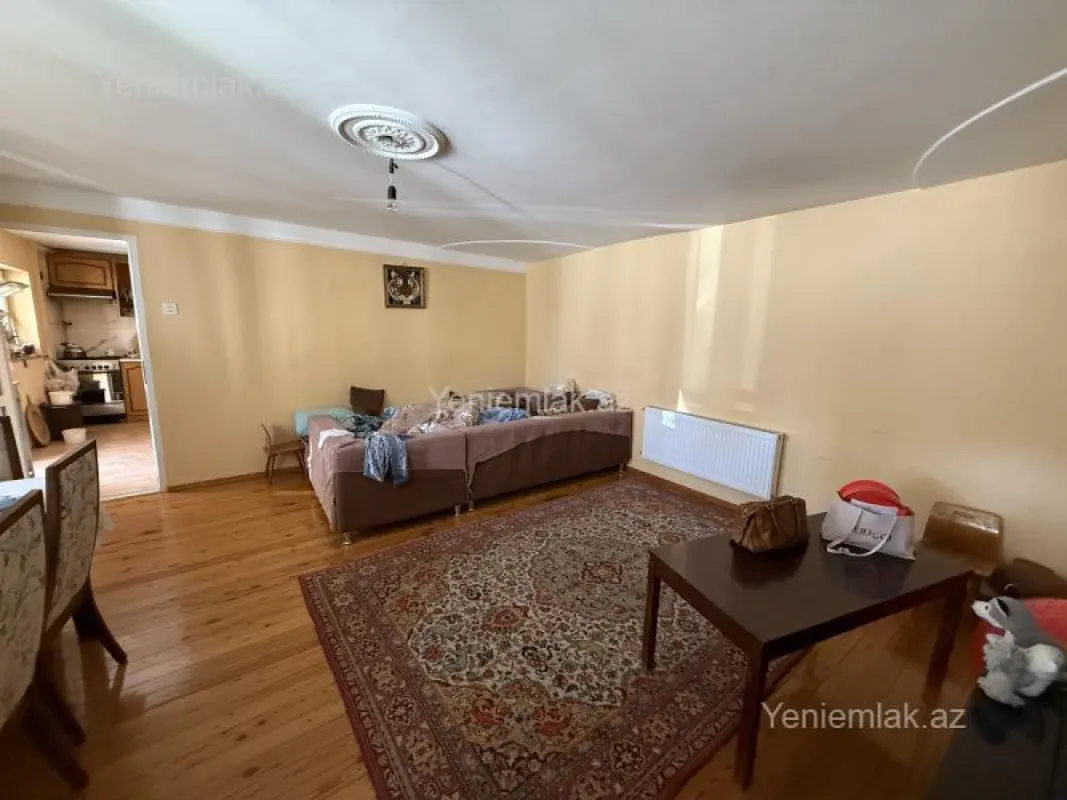 Satılır 5 otaqlı həyət evi 250 m²