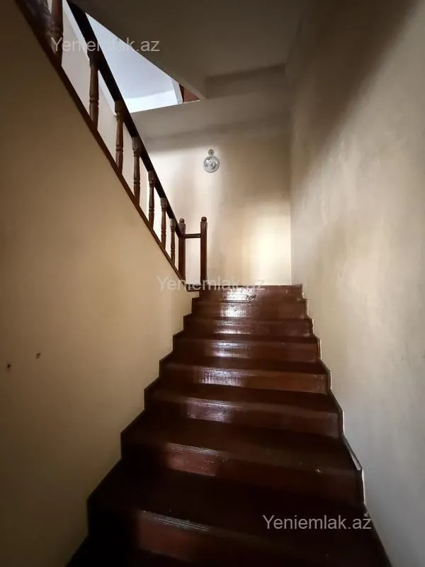 Satılır 5 otaqlı həyət evi 250 m²