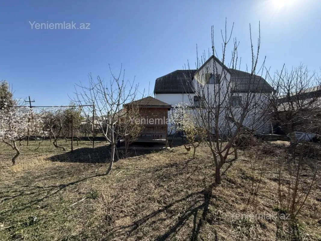 Satılır 5 otaqlı həyət evi 250 m²