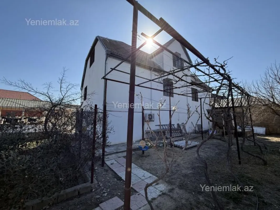 Satılır 5 otaqlı həyət evi 250 m²