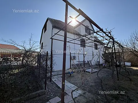 Satılır 5 otaqlı həyət evi 250 m²