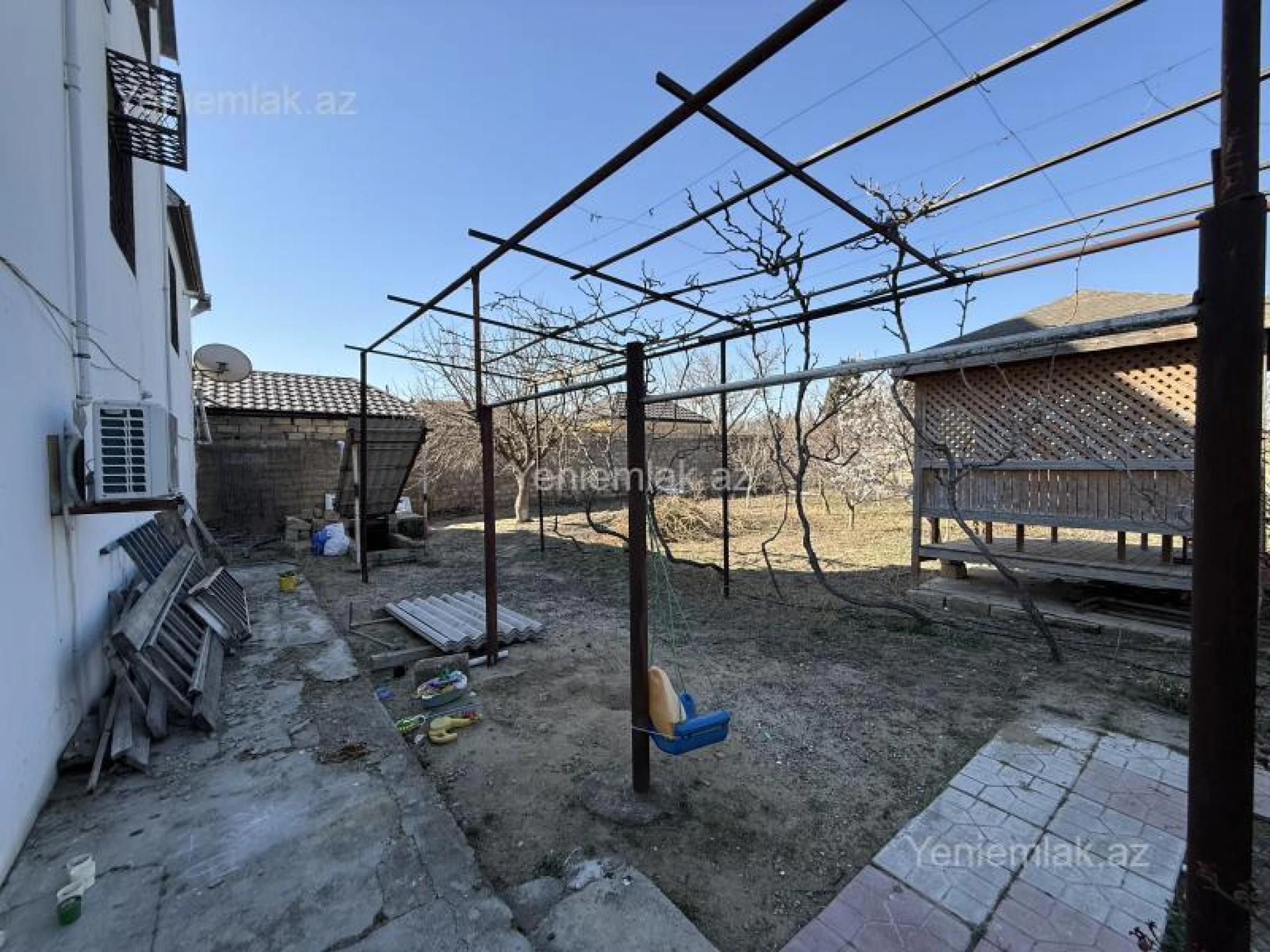 Satılır 5 otaqlı həyət evi 250 m²