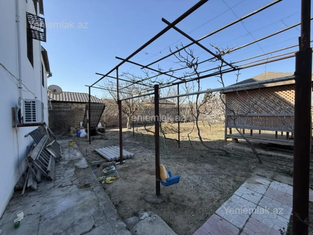 Satılır 5 otaqlı həyət evi 250 m²