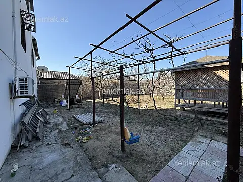 Satılır 5 otaqlı həyət evi 250 m²