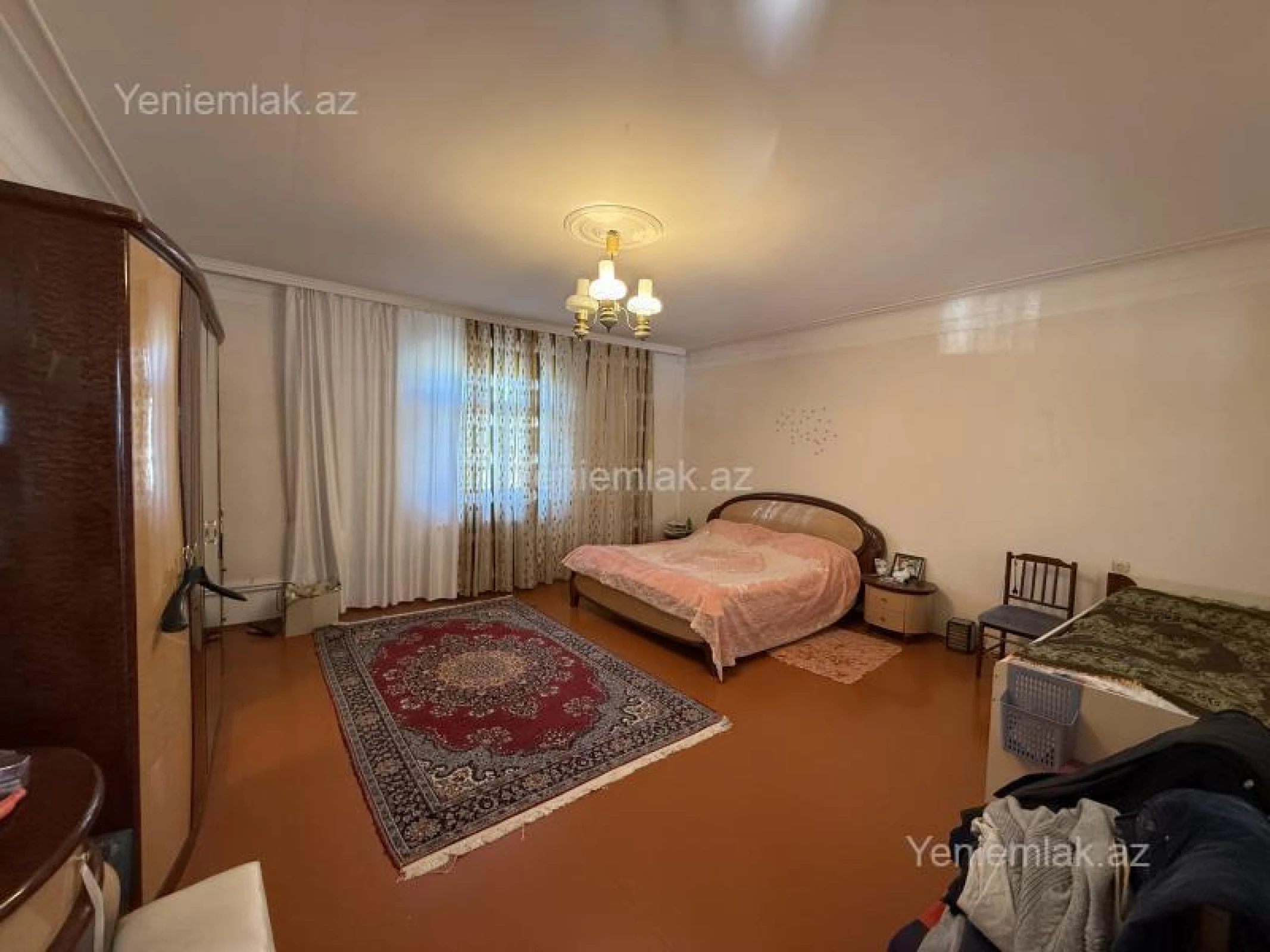 Satılır 5 otaqlı həyət evi 250 m²