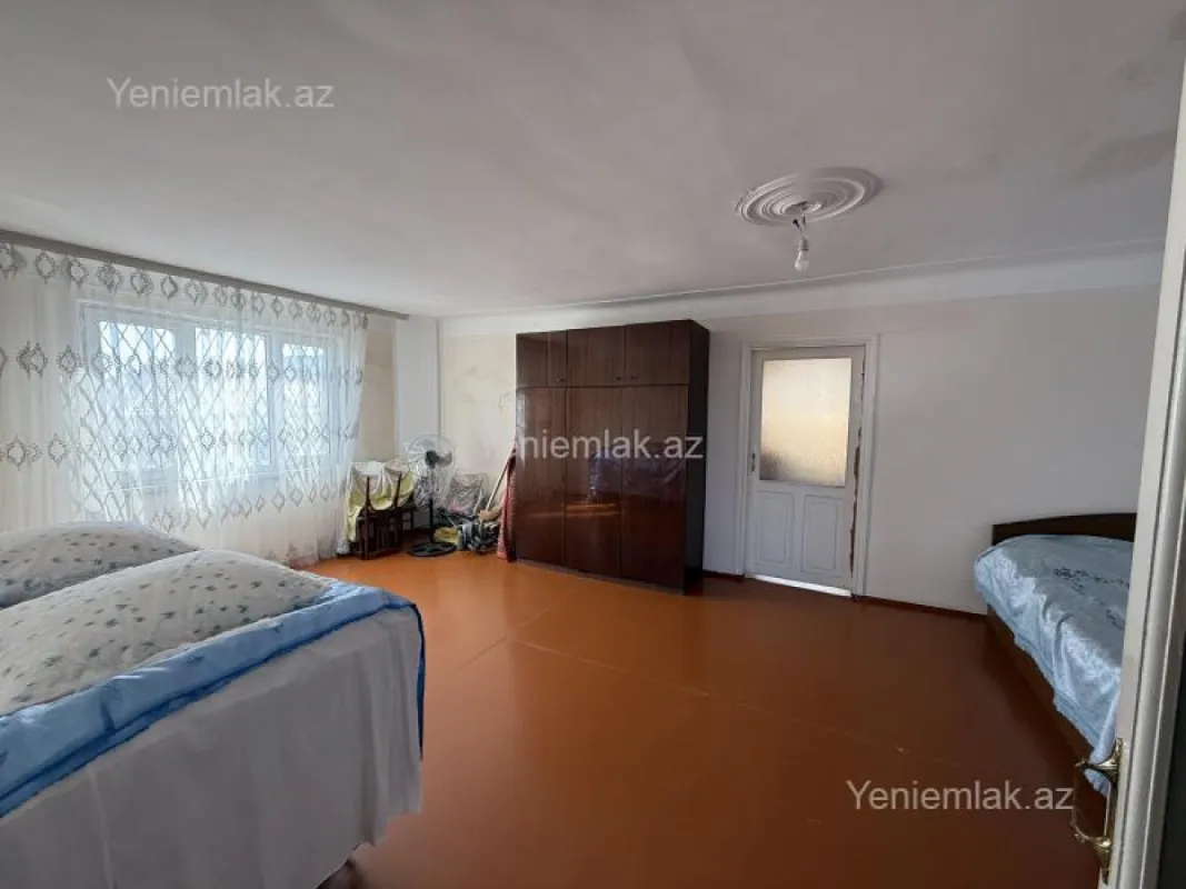 Satılır 5 otaqlı həyət evi 250 m²