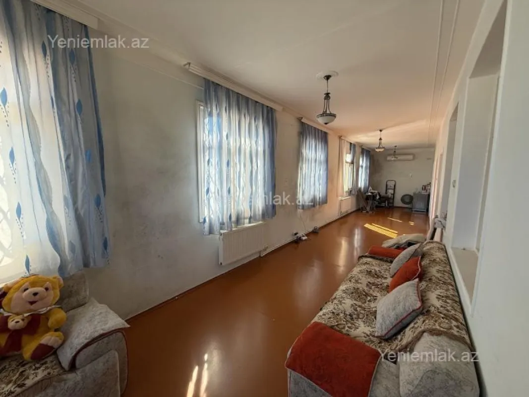 Satılır 5 otaqlı həyət evi 250 m²