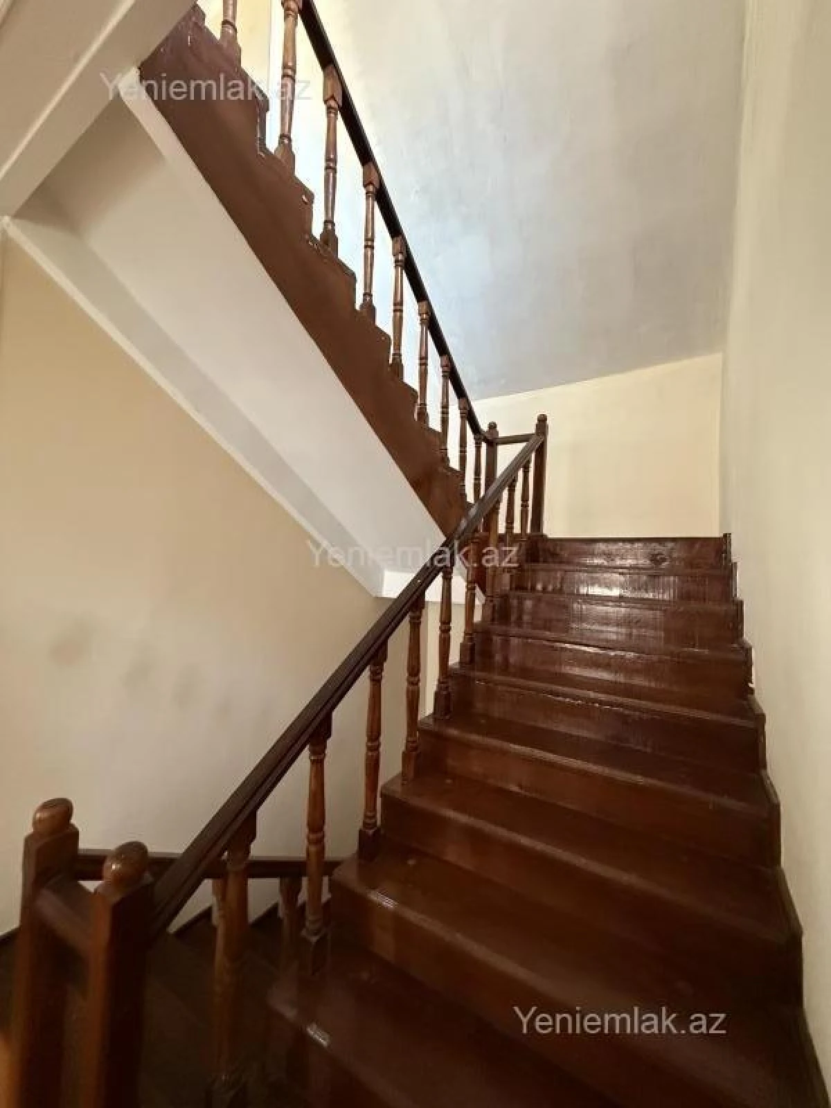 Satılır 5 otaqlı həyət evi 250 m²