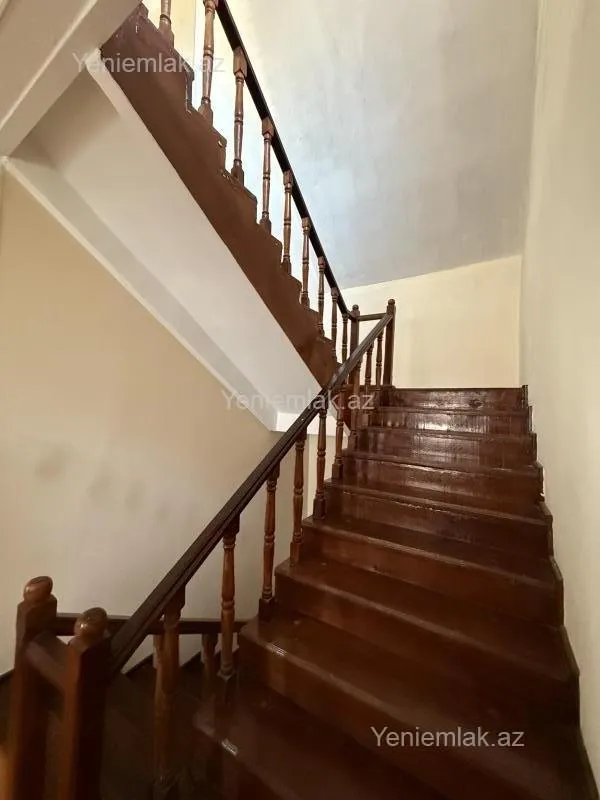 Satılır 5 otaqlı həyət evi 250 m²