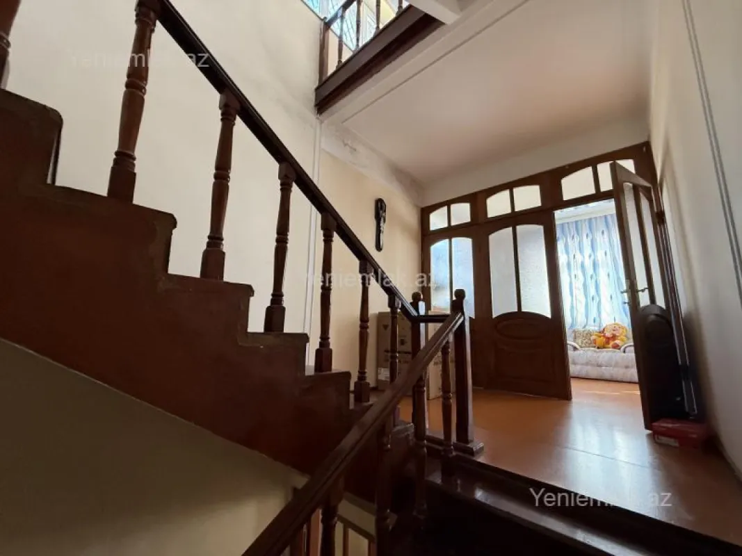 Satılır 5 otaqlı həyət evi 250 m²