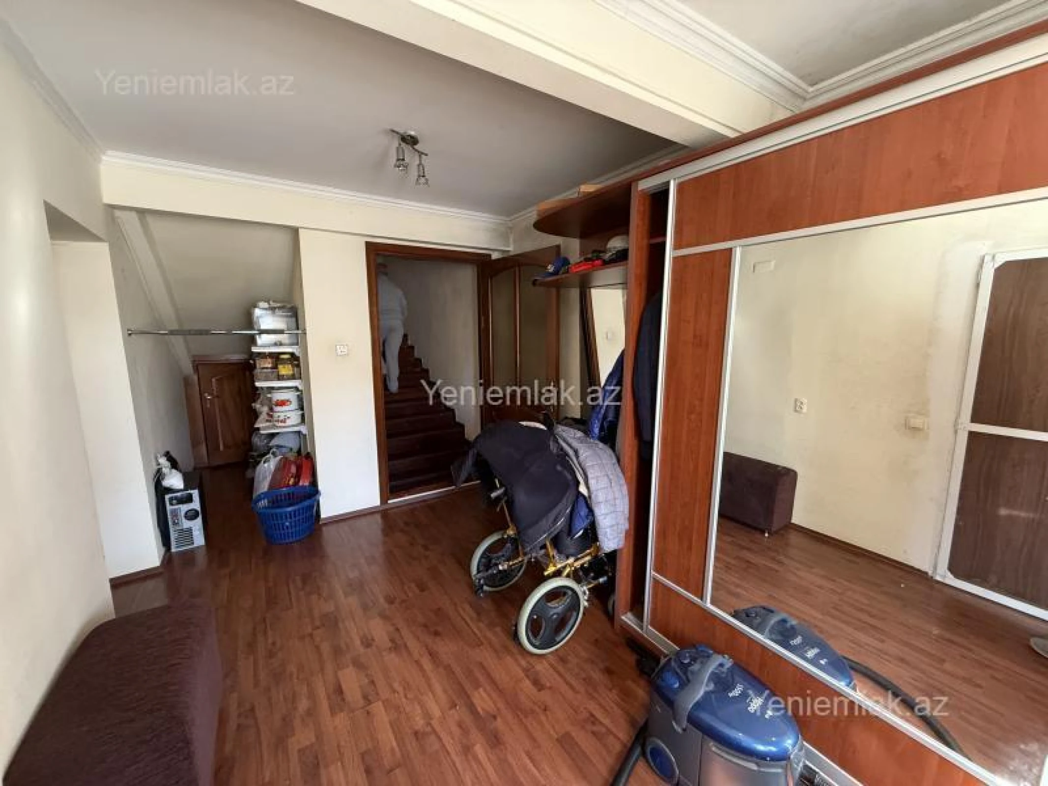 Satılır 5 otaqlı həyət evi 250 m²