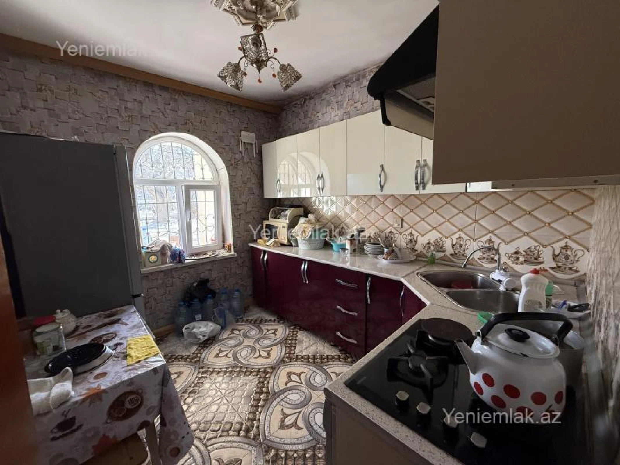 Satılır 6 otaqlı həyət evi 200 m²