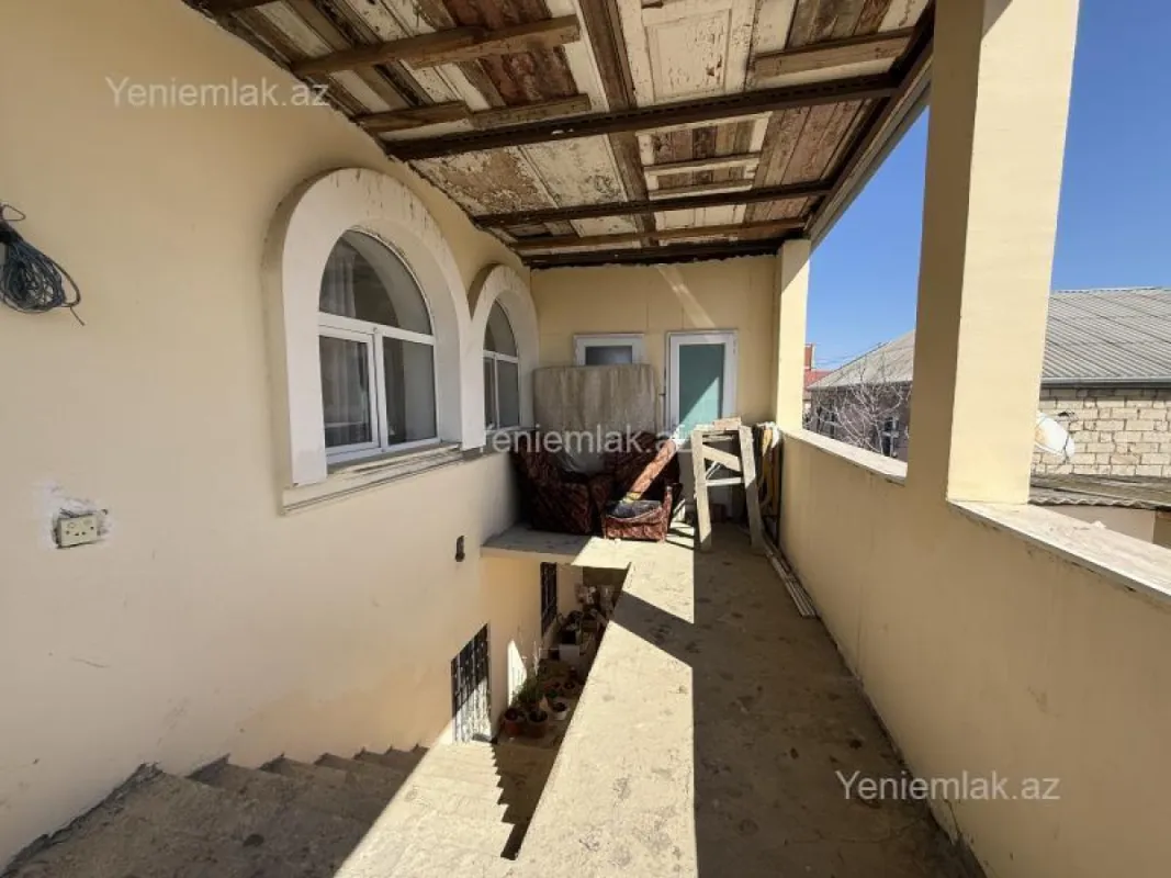 Satılır 6 otaqlı həyət evi 200 m²