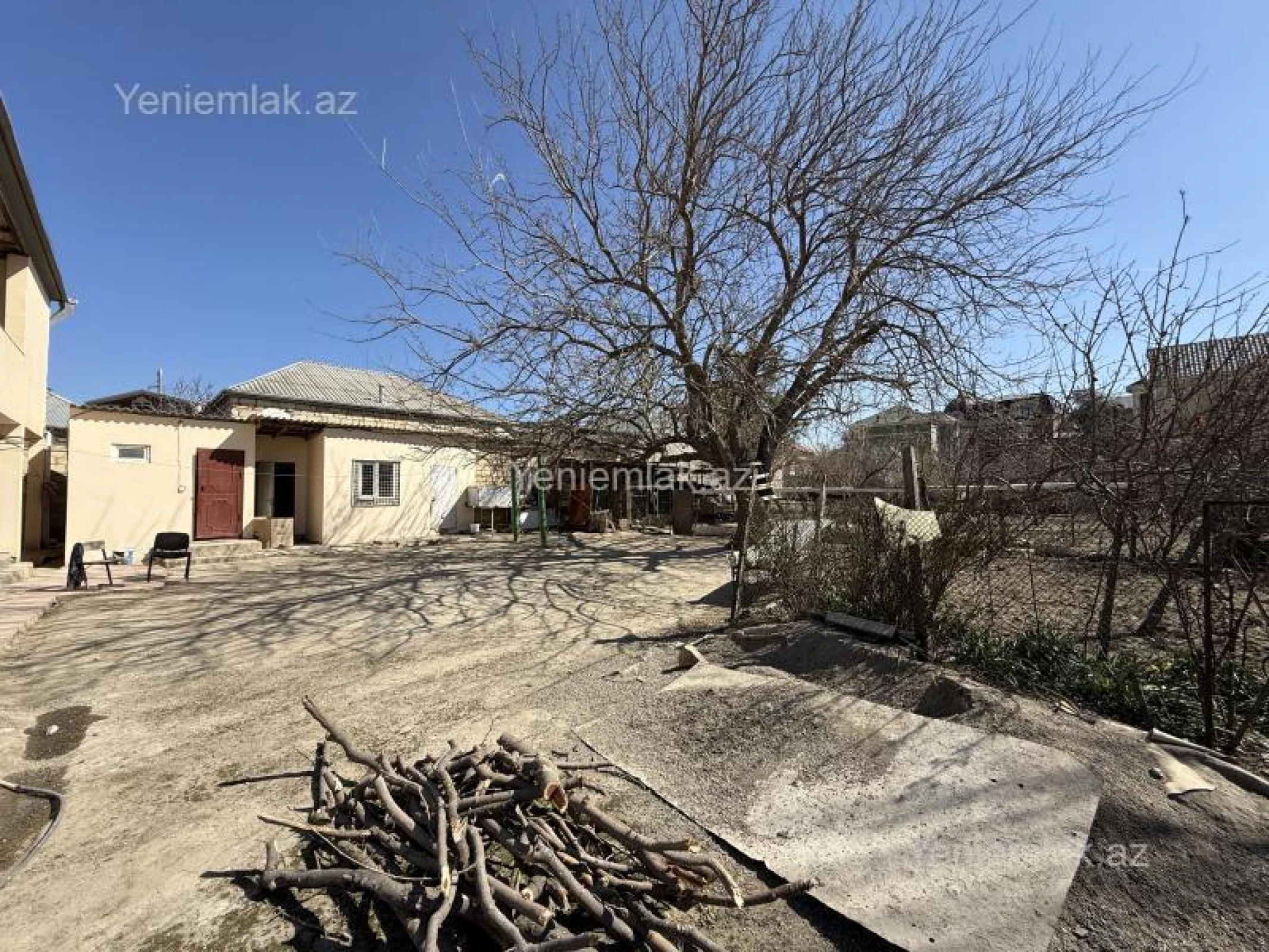 Satılır 6 otaqlı həyət evi 200 m²