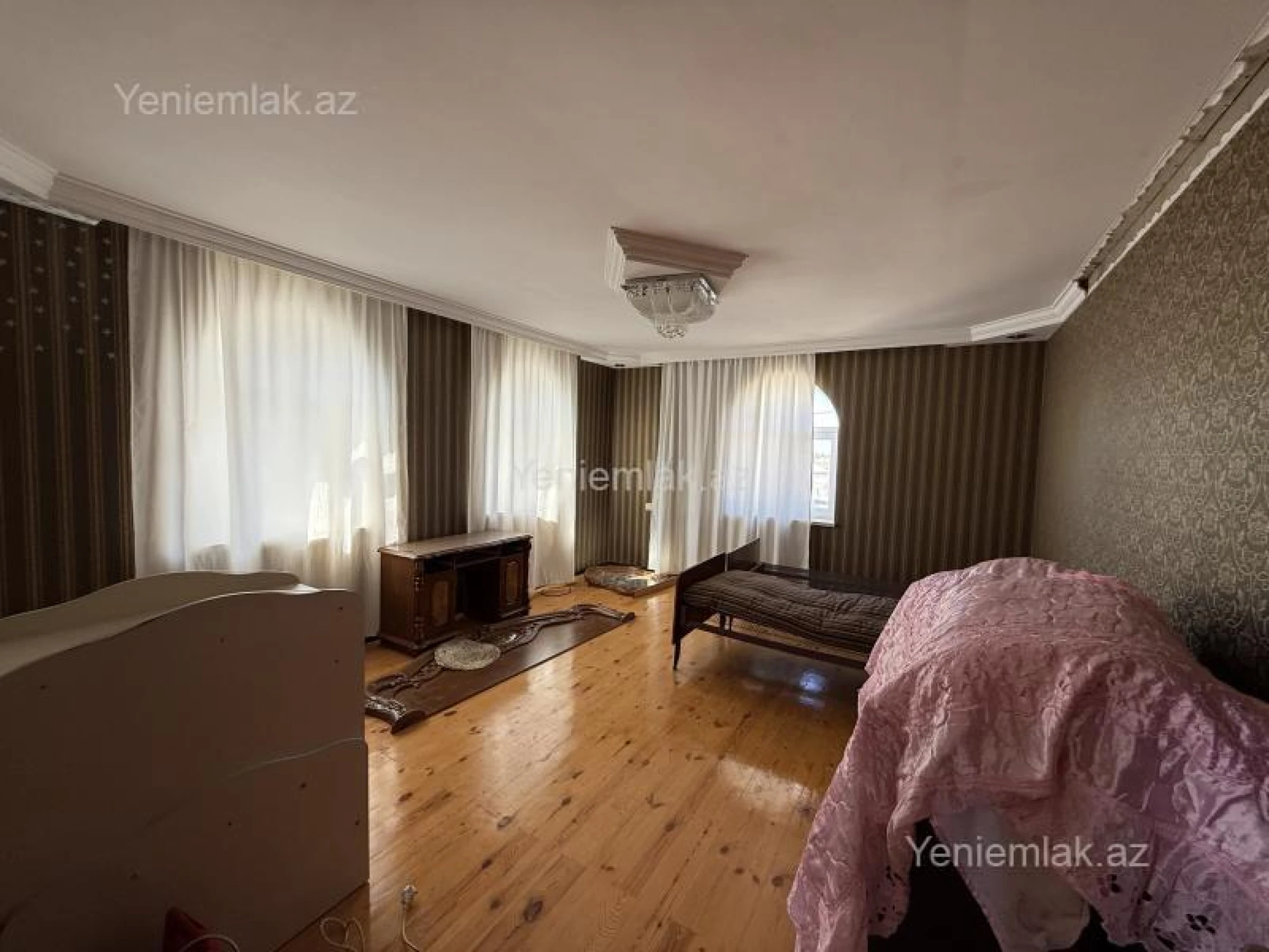 Satılır 6 otaqlı həyət evi 200 m²