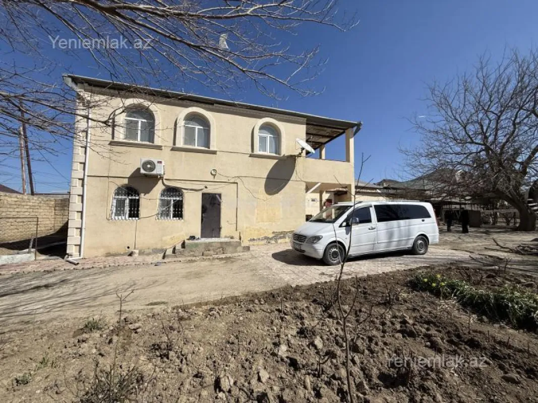 Satılır 6 otaqlı həyət evi 200 m²