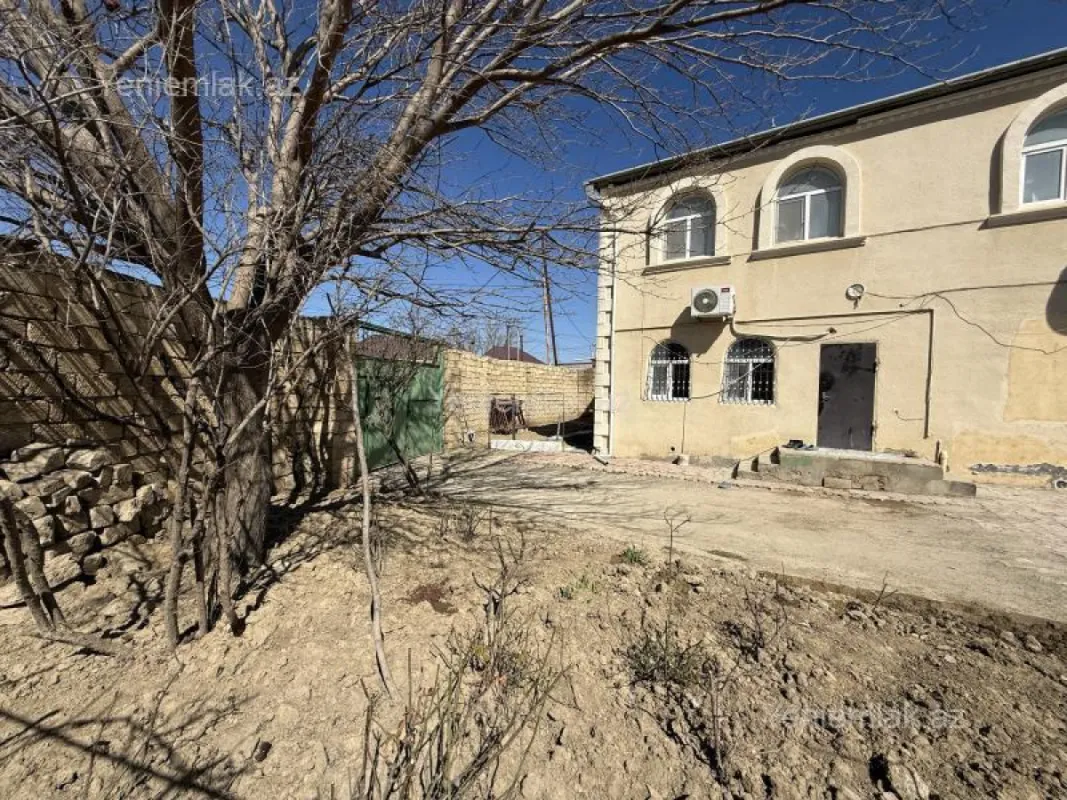 Satılır 6 otaqlı həyət evi 200 m²