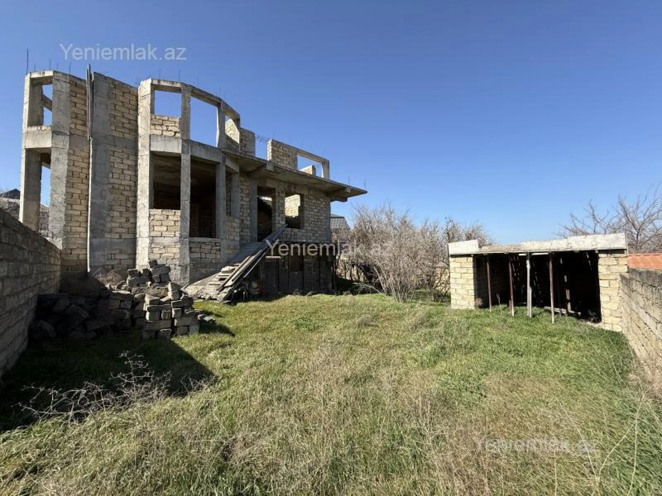 Satılır 4 otaqlı həyət evi 300 m²