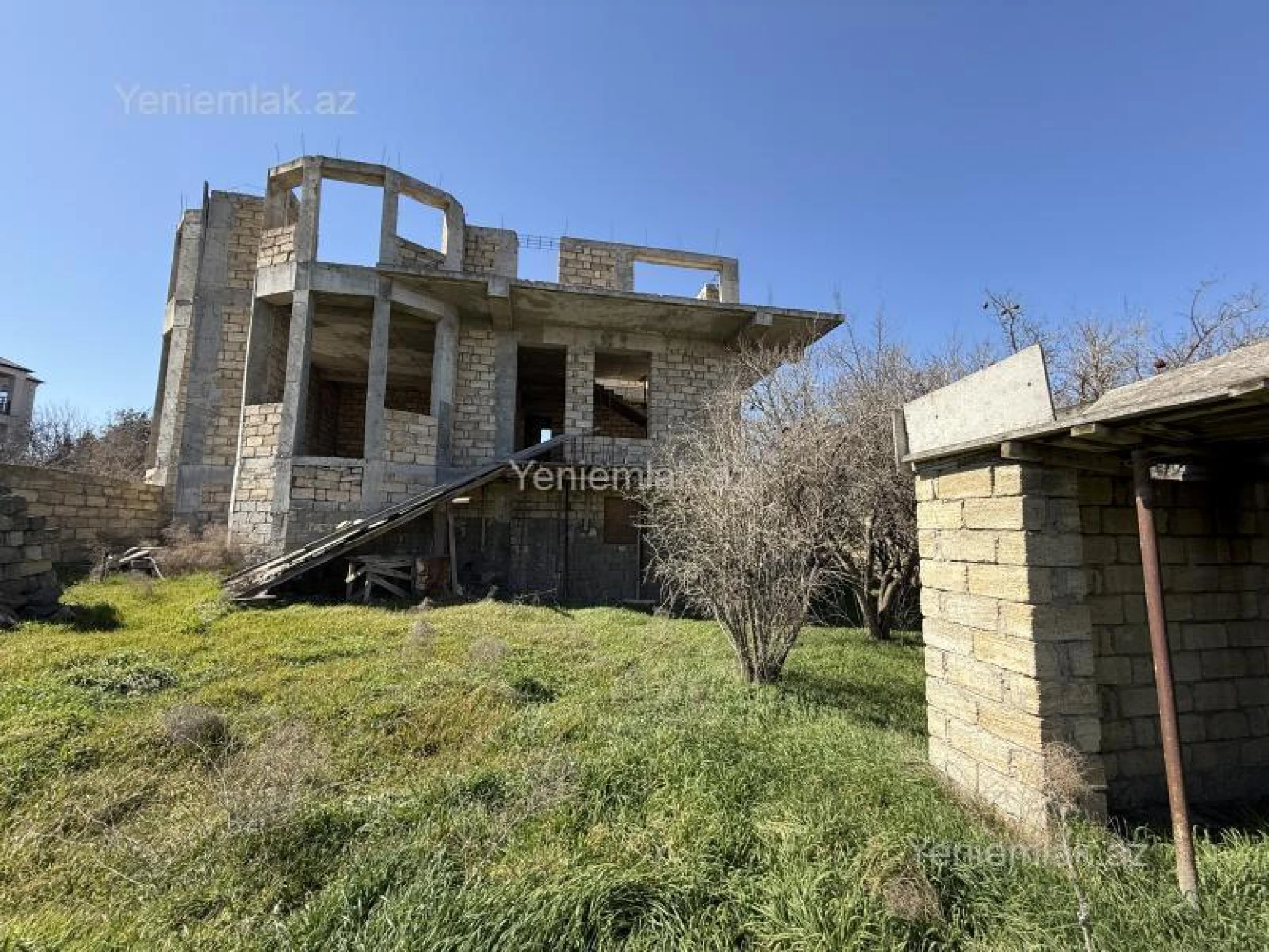 Satılır 4 otaqlı həyət evi 300 m²