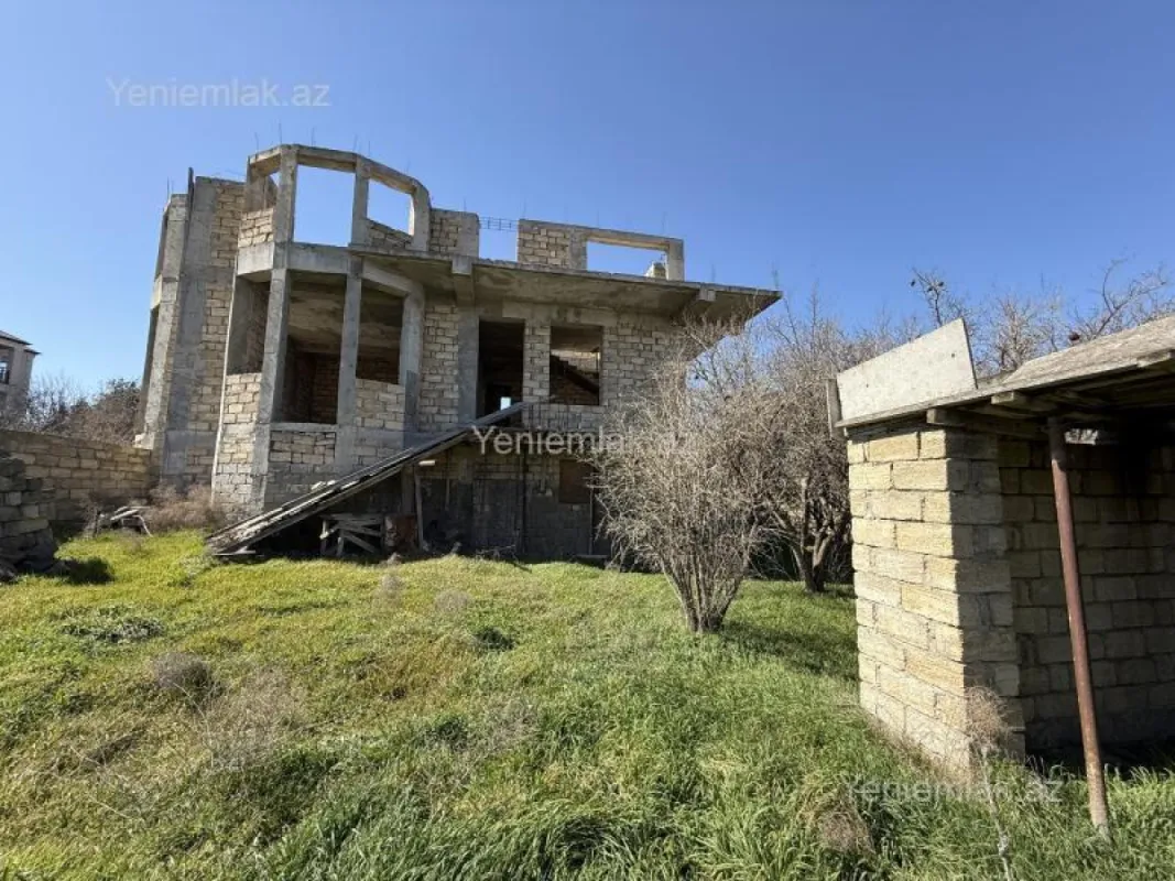 Satılır 4 otaqlı həyət evi 300 m²
