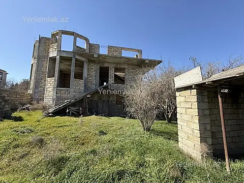 Satılır 4 otaqlı həyət evi 300 m²