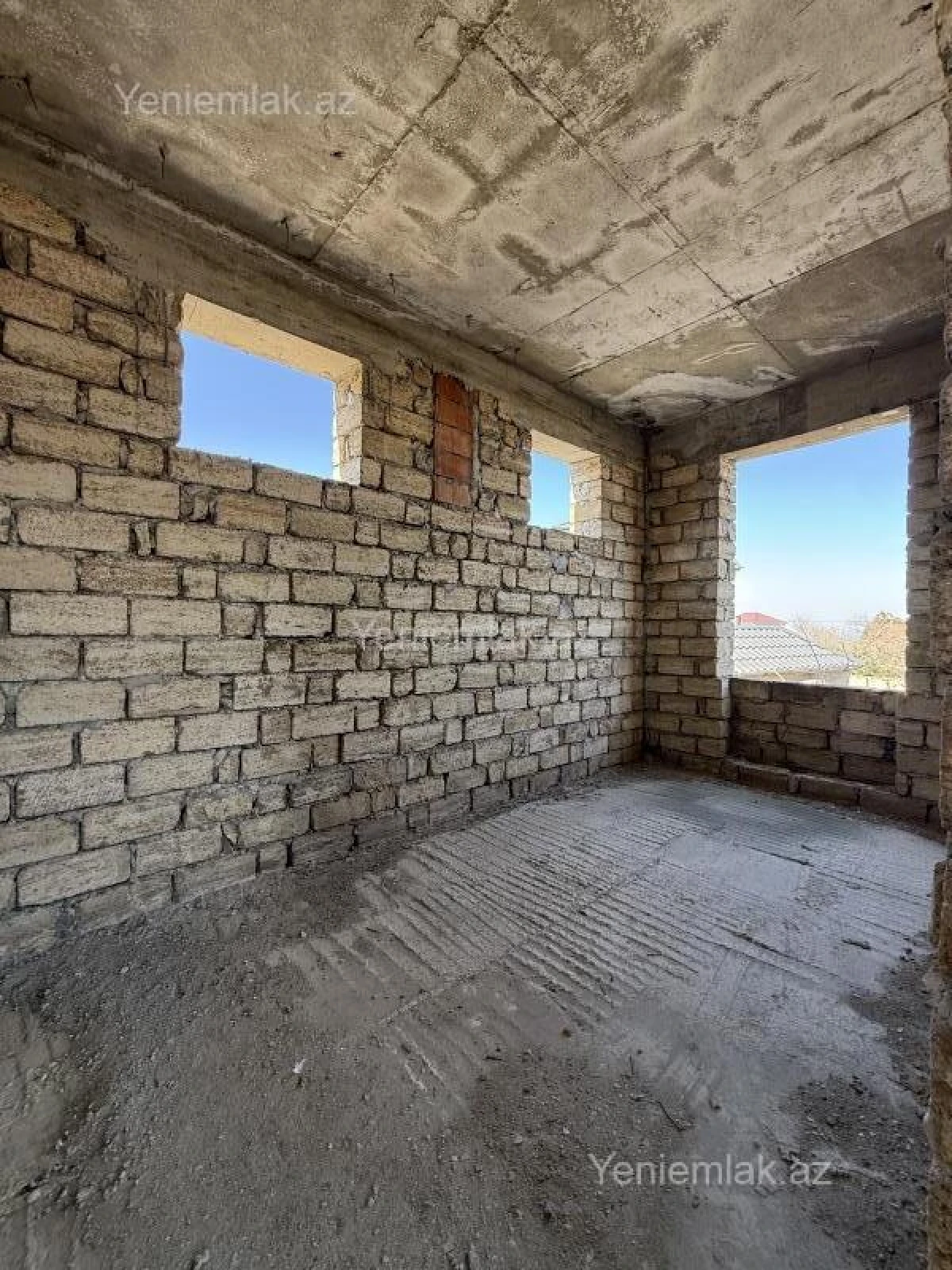 Satılır 4 otaqlı həyət evi 300 m²