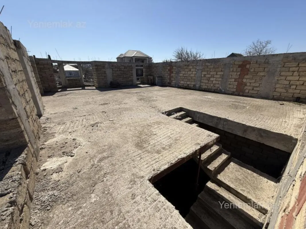 Satılır 4 otaqlı həyət evi 300 m²