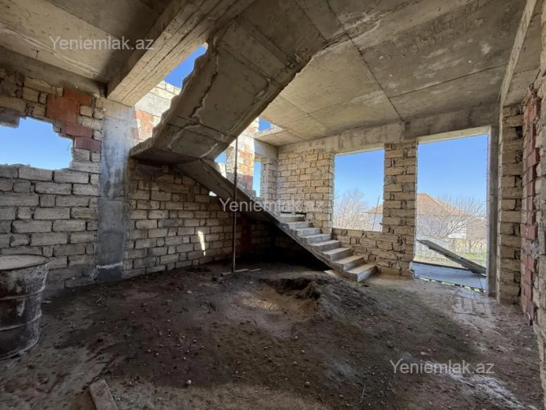 Satılır 4 otaqlı həyət evi 300 m²