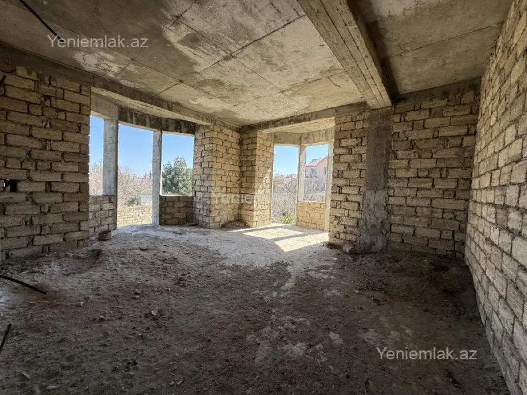 Satılır 4 otaqlı həyət evi 300 m²