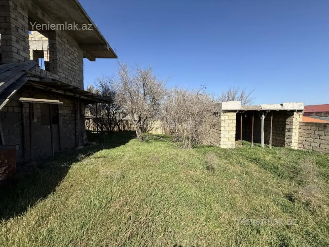 Satılır 4 otaqlı həyət evi 300 m²