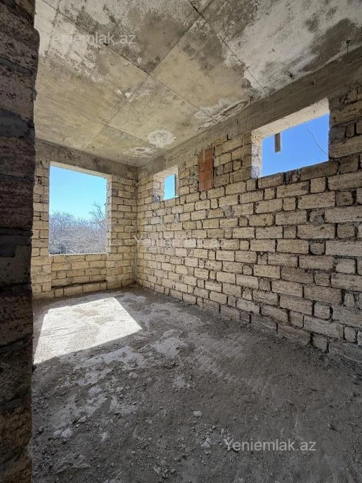 Satılır 4 otaqlı həyət evi 300 m²