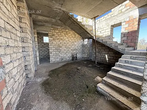 Satılır 4 otaqlı həyət evi 300 m²