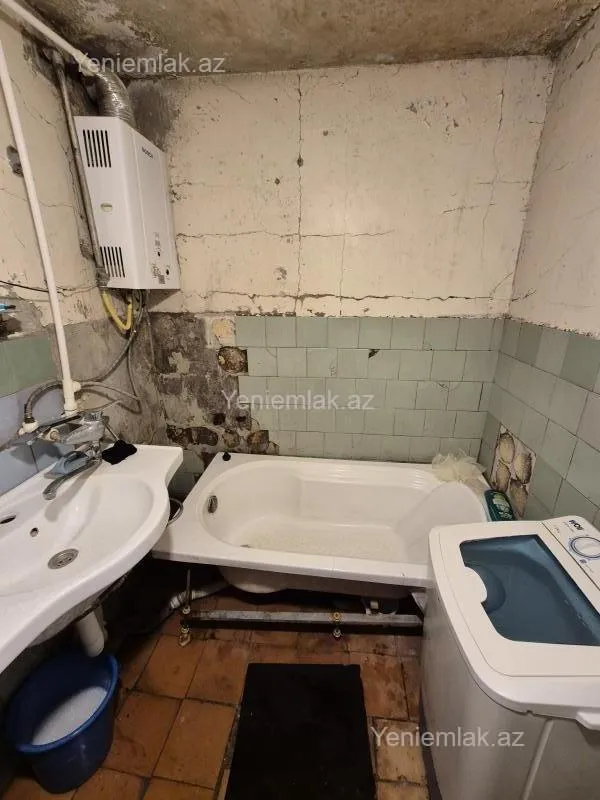 Satılır 4 otaqlı köhnə tikili 88 m²