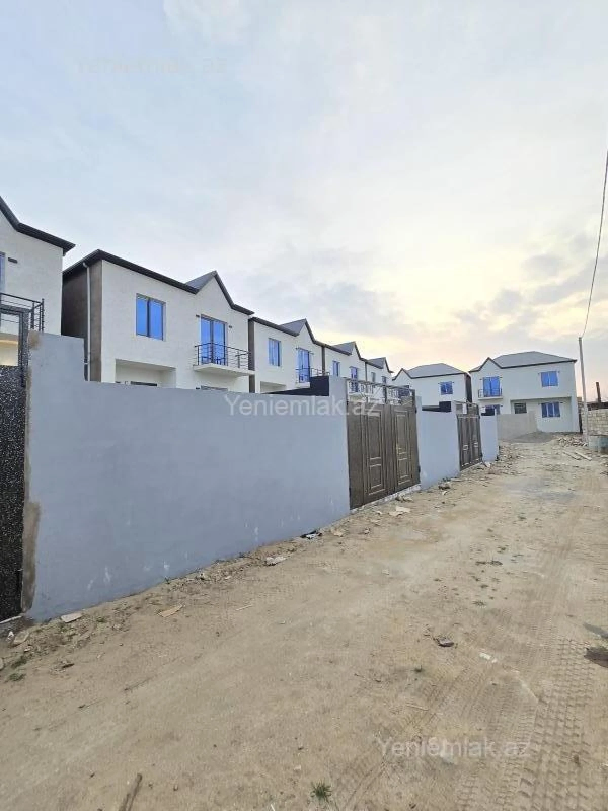 Satılır 4 otaqlı həyət evi 130 m²