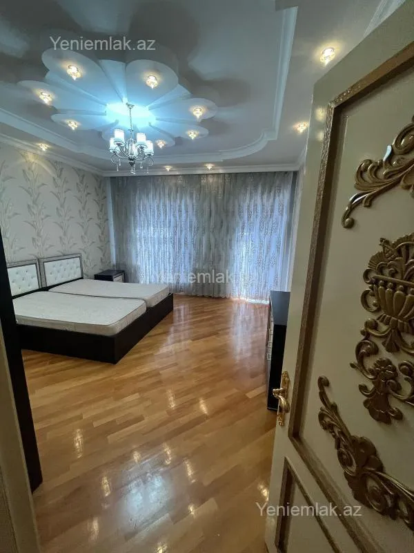 Satılır 7 otaqlı həyət evi 440 m²