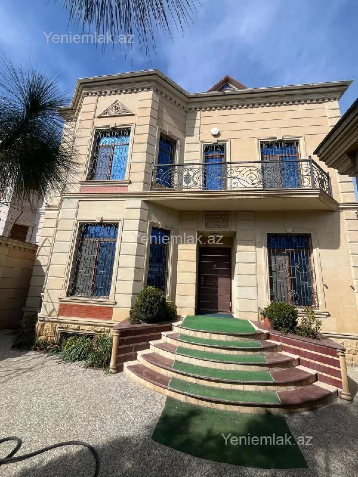 Satılır 7 otaqlı həyət evi 440 m²