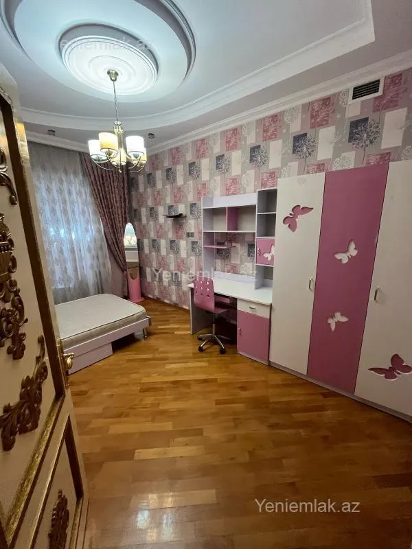 Satılır 7 otaqlı həyət evi 440 m²