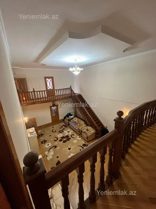 Satılır 7 otaqlı həyət evi 300 m²