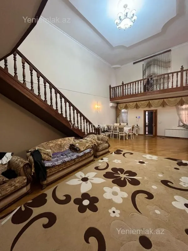 Satılır 7 otaqlı həyət evi 300 m²