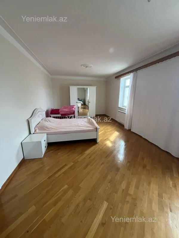 Satılır 7 otaqlı həyət evi 300 m²